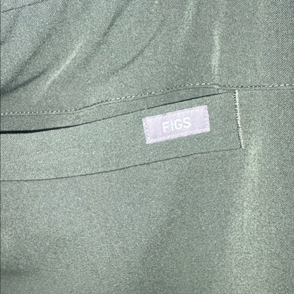 Figs Olive Green Scrub Set Extra Large - Picture 7 of 8